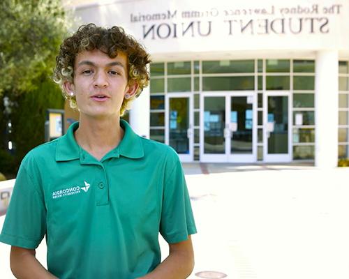 Michael Vaquilar giving a guided campus tour